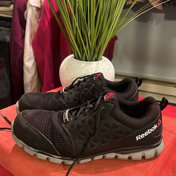 Athletic_Shoes